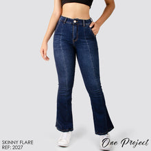 Cargar imagen en el visor de la galería, JEANS MUJER MOM FLARE 2027
