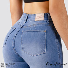 Cargar imagen en el visor de la galería, JEANS MUJER MOM FLARE 2029
