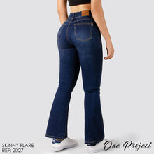 Cargar imagen en el visor de la galería, JEANS MUJER MOM FLARE 2027
